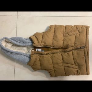 Old Navy hooded Sherpa vest 4t
